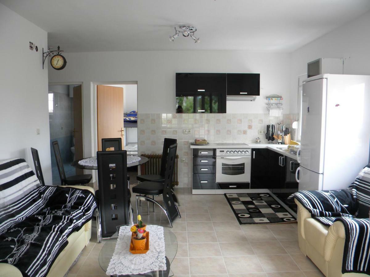 Apartmani Livk Debeljak Exteriér fotografie