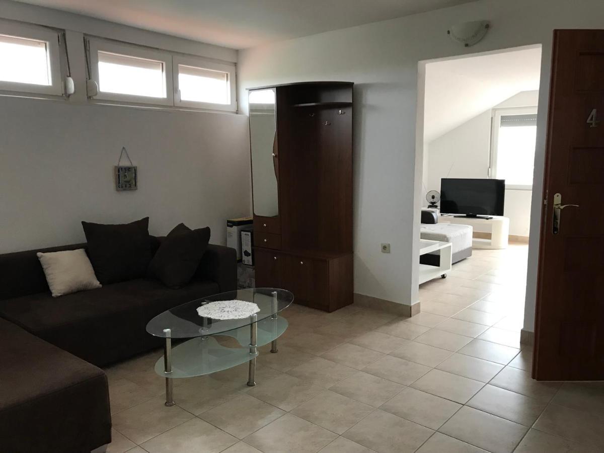 Apartmani Livk Debeljak Exteriér fotografie